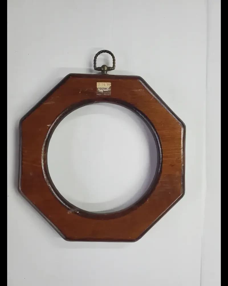 Octagonal wooden embroidery hoop frame