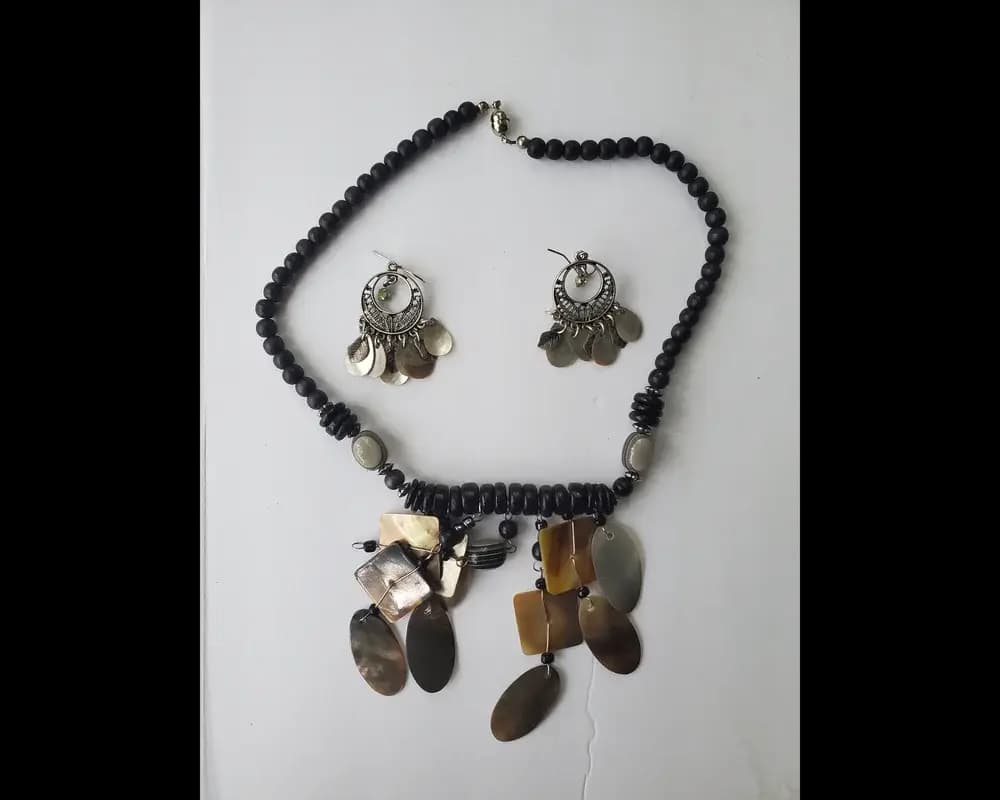 Chico's shell bead necklace set