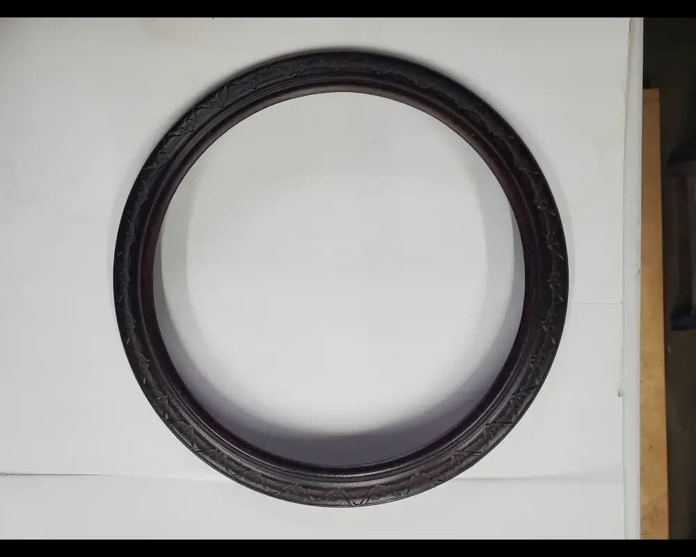 Vintage ornate round picture frame